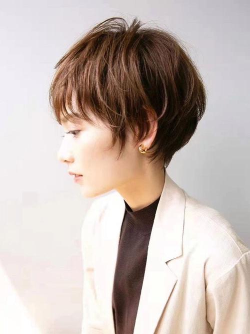 2025最新短发发型图片，哪种适合你？-图1