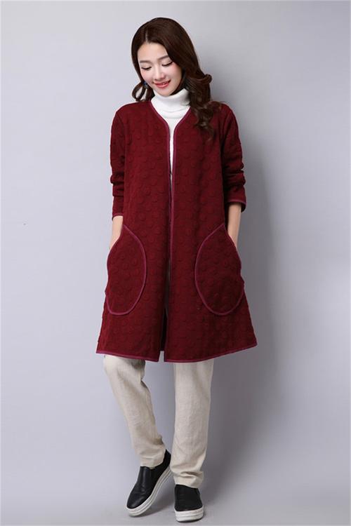 新款红色波点外套,显瘦百搭吗?-图1 新款红色波点外套,显瘦百搭吗?-图1