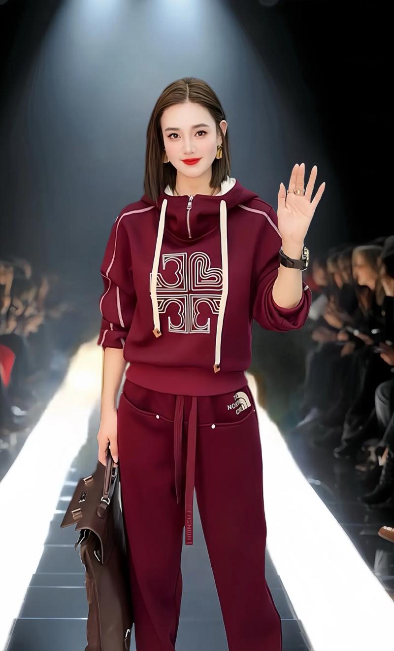 品牌运动套装女装图片有哪些风格？-图1