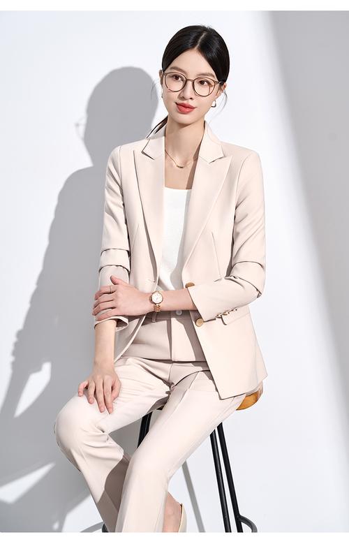 长款西装怎么搭才显瘦？-图2