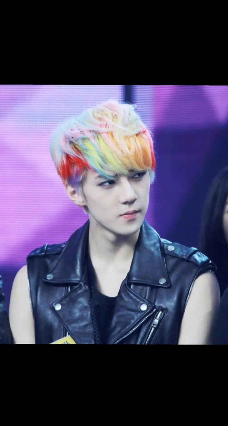 吴世勋女装造型惊艳，为何如此突破？-图1