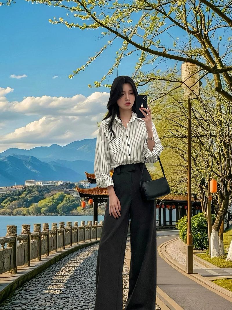 黑白条纹女衬衫怎么搭才显瘦显气质？-图1