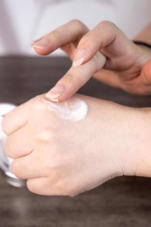 护肤手法不对？视频教你正确操作！-图1