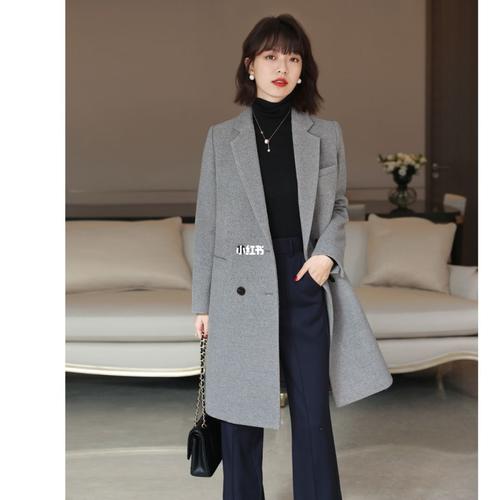 女装带毛大衣搭配图片-图3