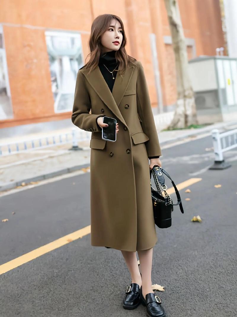 女装带毛大衣搭配图片-图2