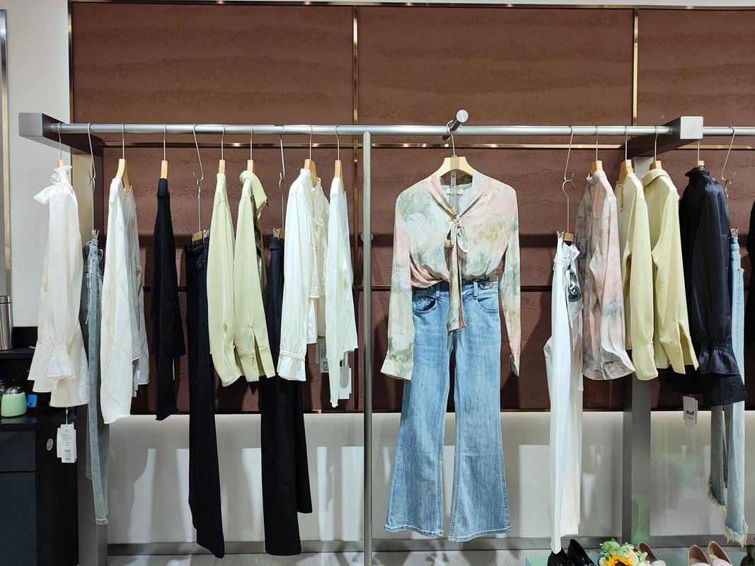 中国自主女装品牌加盟有何优势？-图3