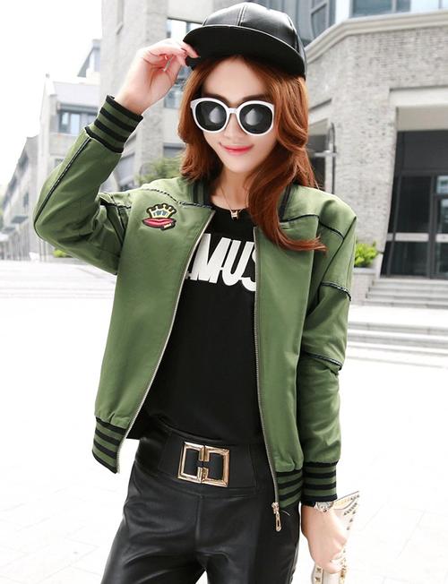 秋季韩版短上衣怎么选才显瘦？-图1