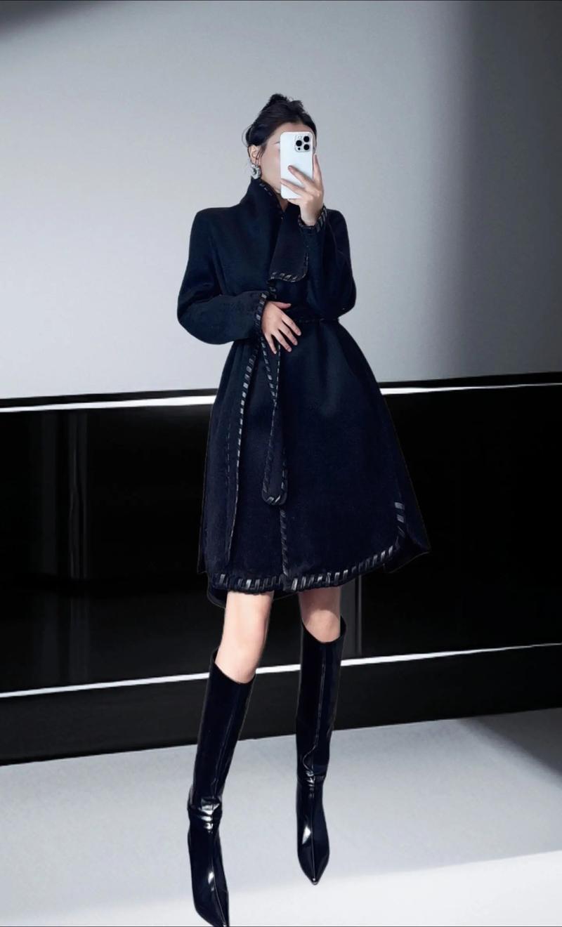 时尚长款呢子外套女装，选款搭配有技巧？-图1