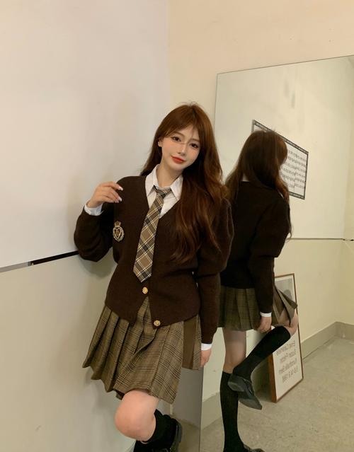 学院风冬裙套装怎么选才显瘦？-图1