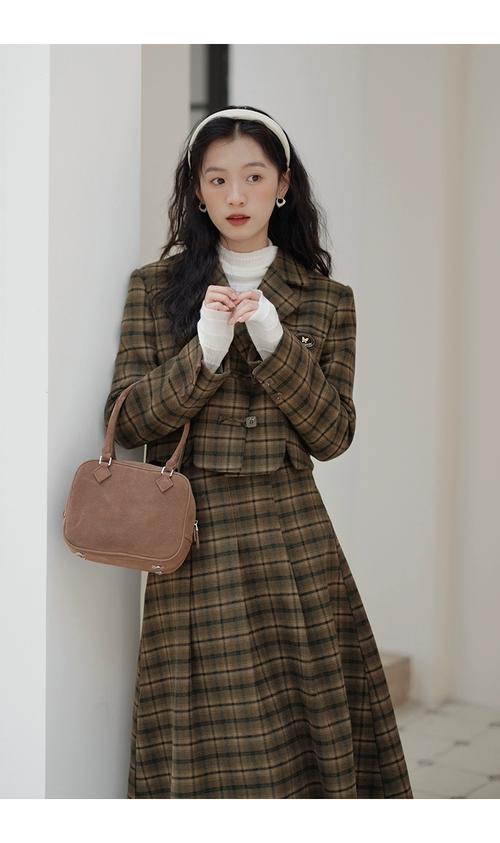 学院风冬裙套装怎么选才显瘦？-图2