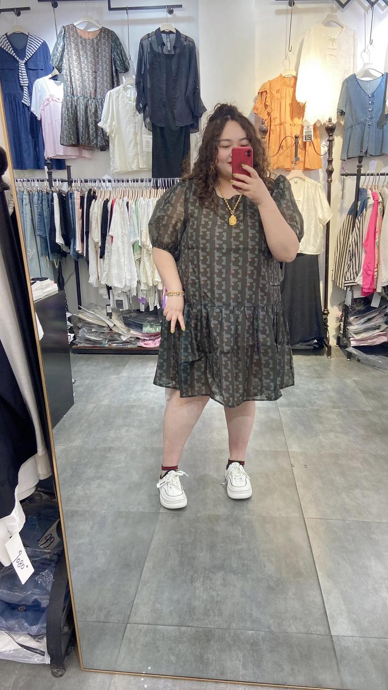 胖人女装怎么搭好看？图片搭配技巧有哪些？-图1