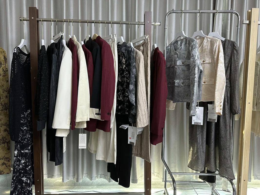 春装女装店主选哪些款式？-图2