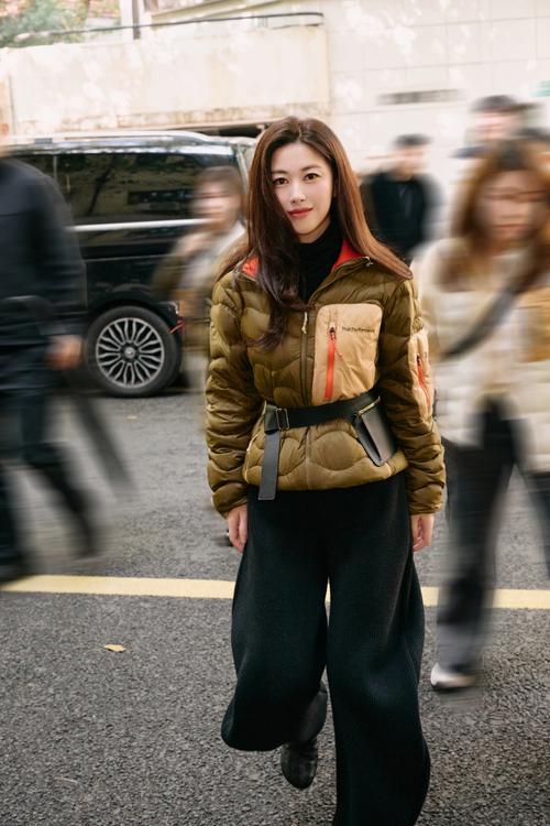 冬天女装搭配怎么选才时尚？-图1