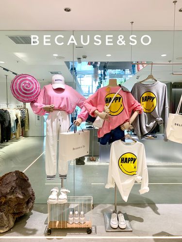 女装卫衣陈列如何吸引顾客眼球？-图3