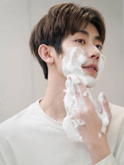 男生祛痘洗面奶怎么选？-图3