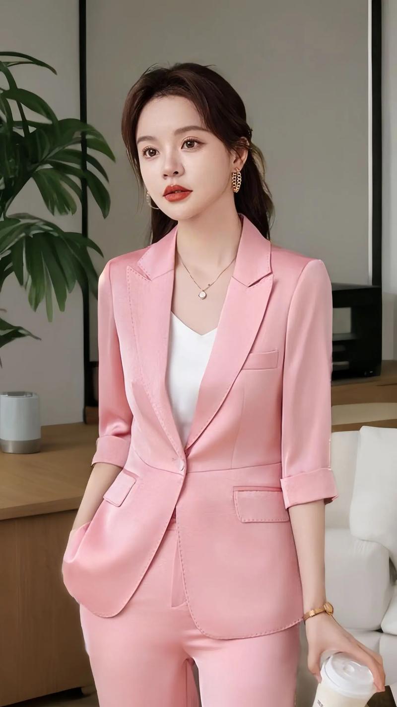今年最流行女装小西服，火在哪？-图3