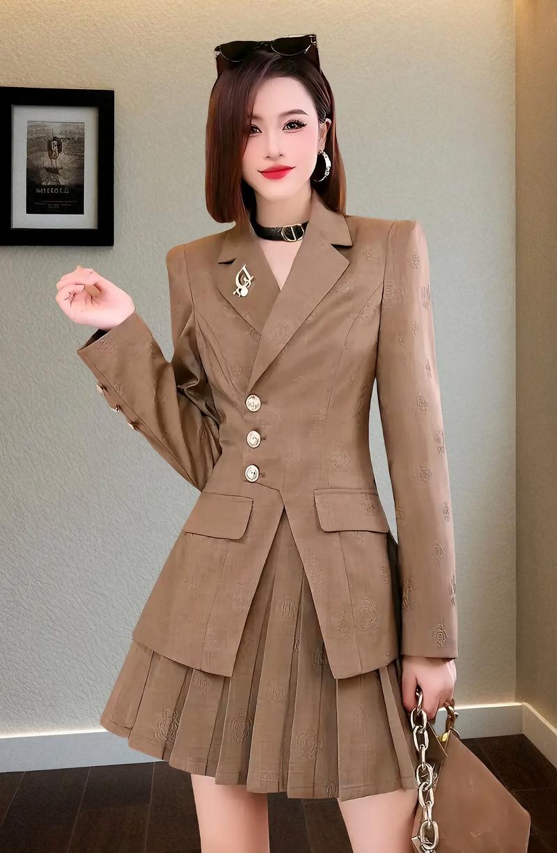 时尚潮流女装品牌套装-图1