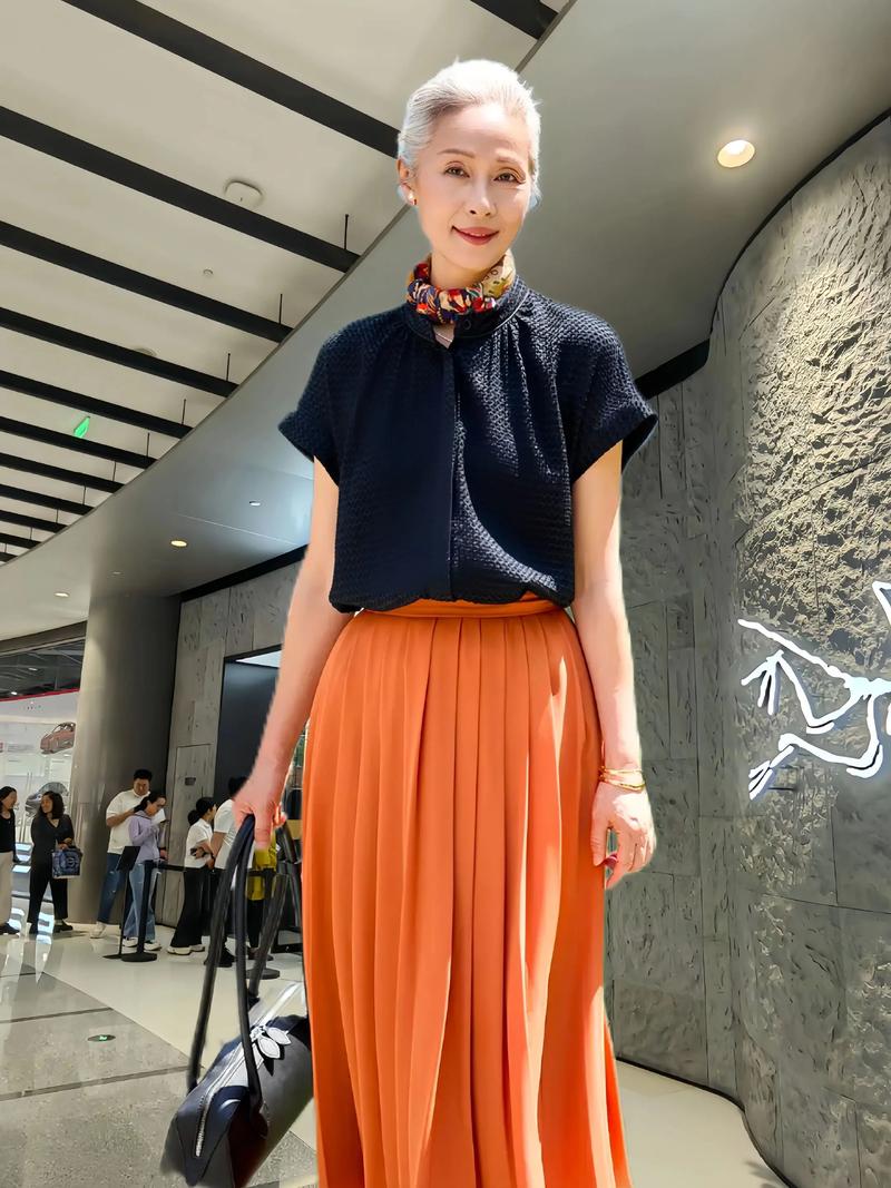 中年女装品牌夏装短袖-图1 中年女装品牌夏装短袖-图1