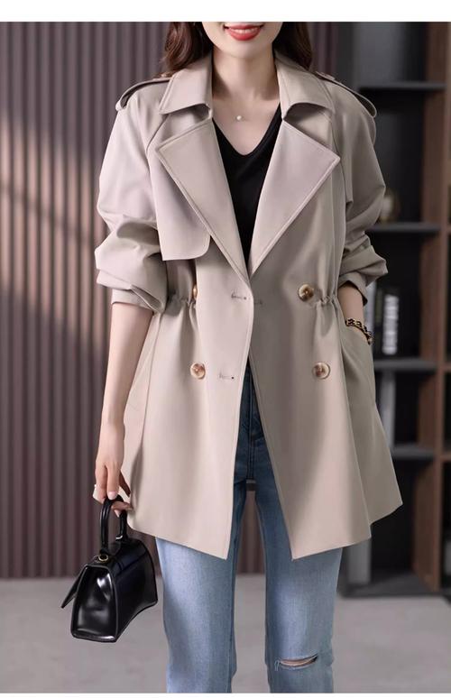 新款秋冬风衣女装,怎么选才显气质?-图1 新款秋冬风衣女装,怎么选才显气质?-图1