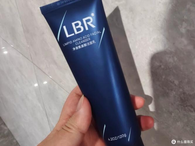 青少年男生祛痘洗面奶怎么选？-图2