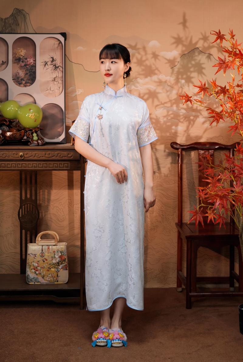 想找古典女装图片，有哪些经典款式可选？-图2