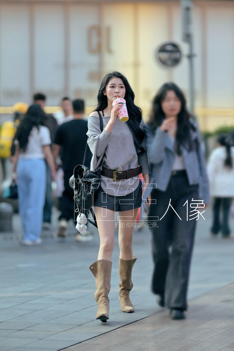 2025春装街拍流行什么？-图2