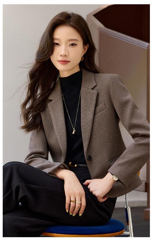 短款女装衣服搭配图片-图2