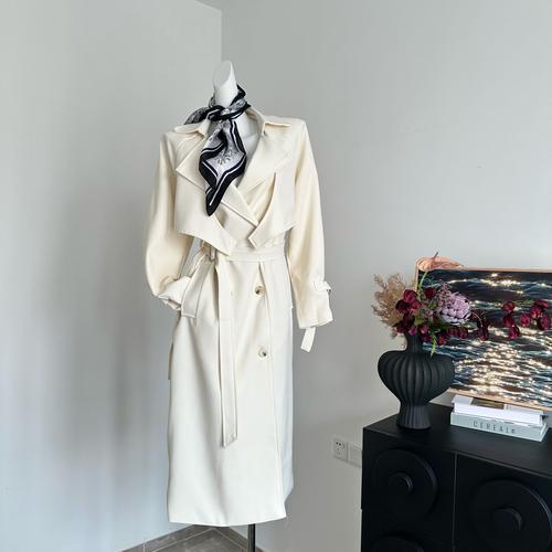 白色大衣女装图片有哪些流行款式？-图1