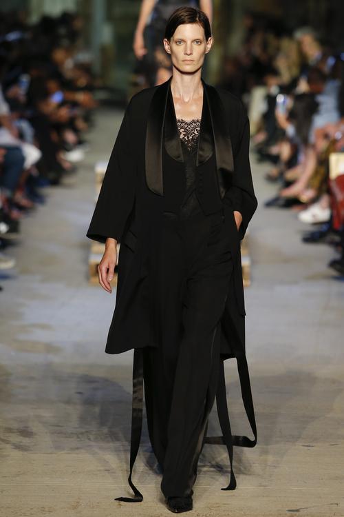 纪梵希女装秋冬款有哪些新款?-图1 纪梵希女装秋冬款有哪些新款?-图1