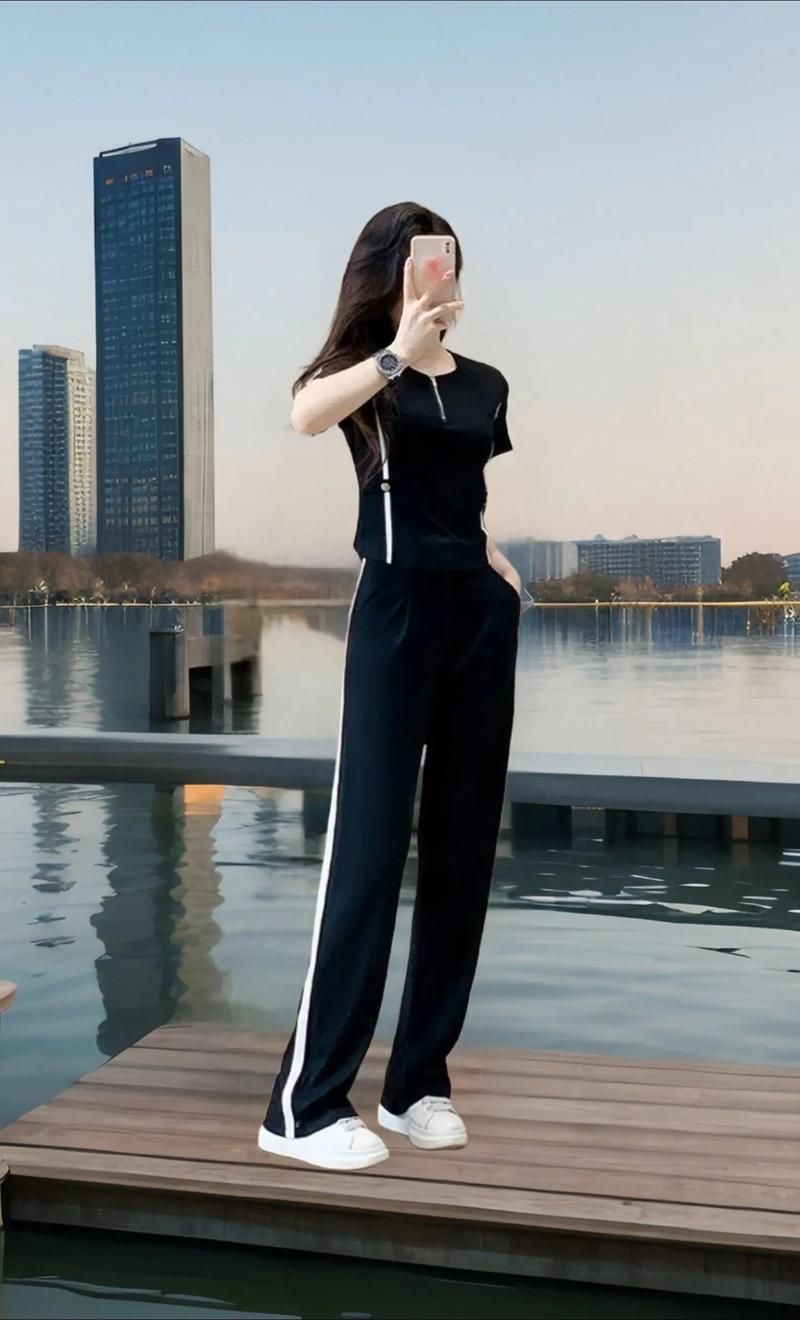 短袖运动休闲套装女装，选款要注意什么？-图1