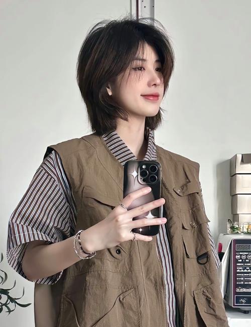 短发女生怎么搭女装？图片搭配技巧有哪些？-图1