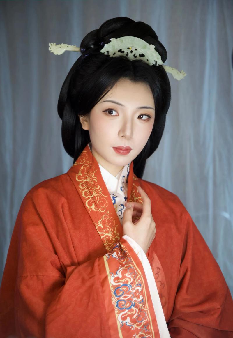 汉朝女装发型有何独特形制？-图1