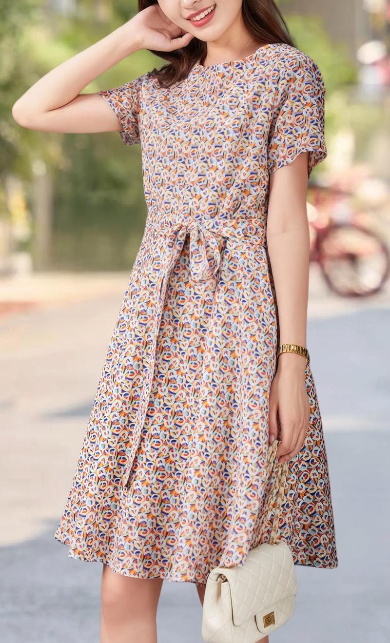 女装夏季发布主题，如何贴合当下流行趋势？-图2