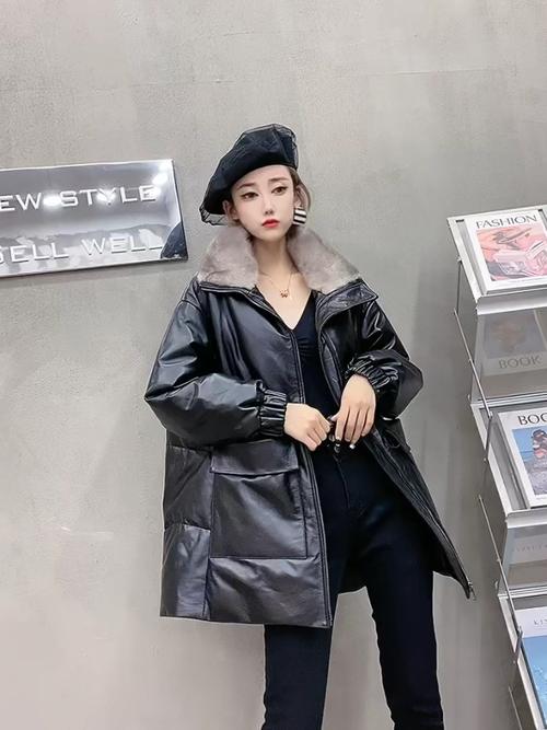 2025冬季女装街拍，如何穿出高级感？-图2