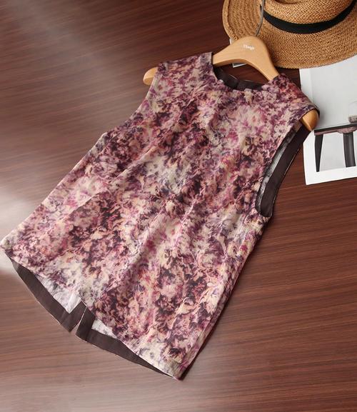 无袖上衣图片如何搭配更出彩?-图2 无袖上衣图片如何搭配更出彩?-图2