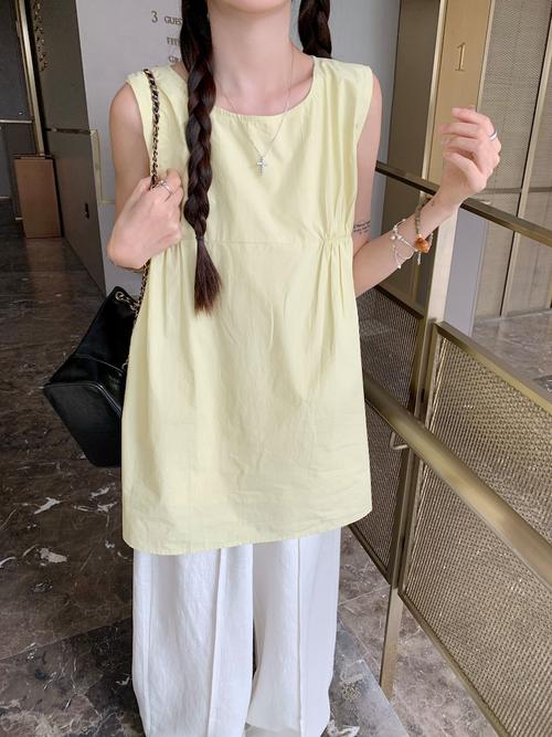 无袖上衣图片如何搭配更出彩?-图3 无袖上衣图片如何搭配更出彩?-图3