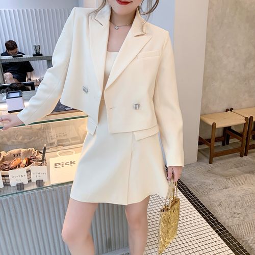 白色休闲套装女装图片,有哪些款式推荐?-图2 白色休闲套装女装图片,有哪些款式推荐?-图2