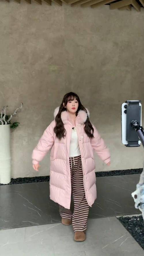 微胖冬季穿搭怎么搭才显瘦好看？-图2