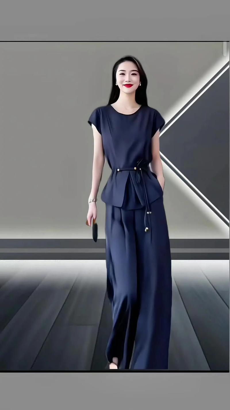 国际时尚女装搭配图，如何穿出高级感？-图1