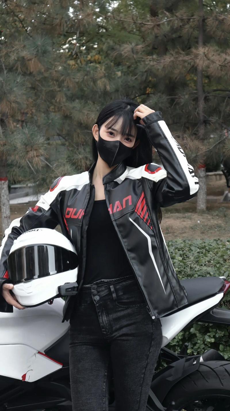 冬季机车女装怎么搭才够个性？-图1