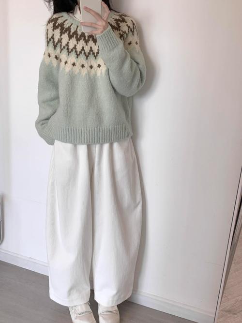 冬季宽松毛衣女装,怎么选才显瘦又时髦?-图2 冬季宽松毛衣女装,怎么选才显瘦又时髦?-图2