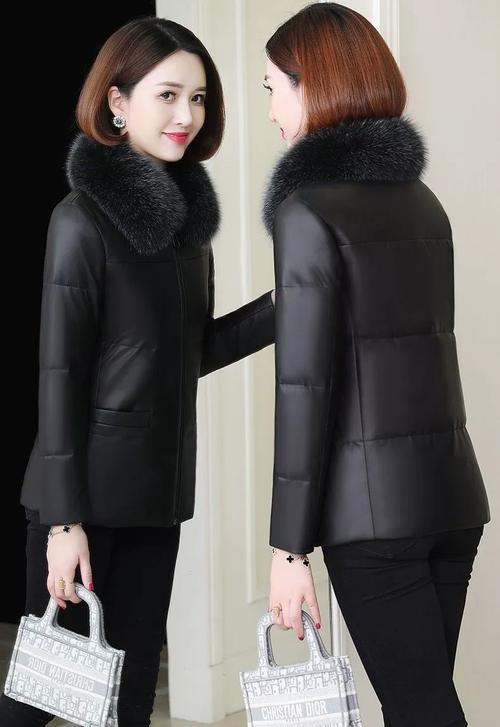真皮羽绒短款女装,保暖与质感如何兼顾?-图2 真皮羽绒短款女装,保暖与质感如何兼顾?-图2