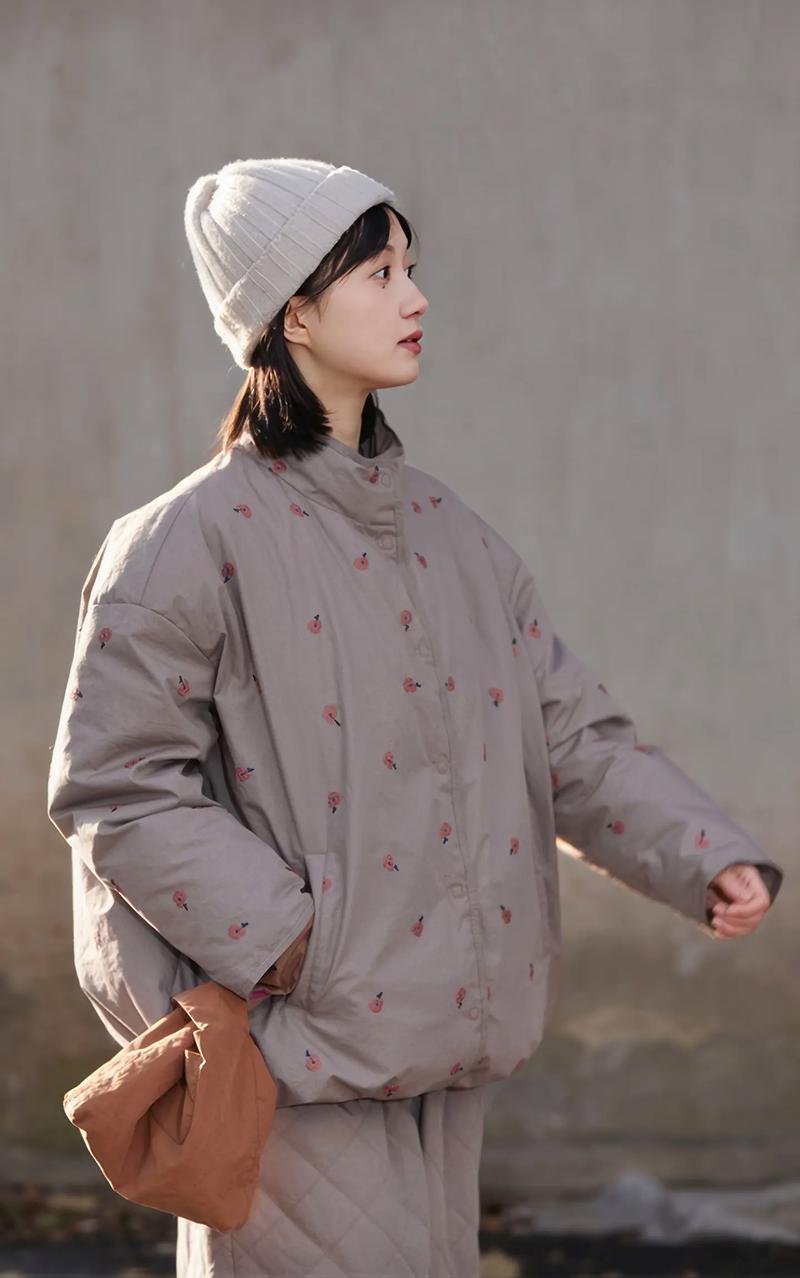 复古冬季女装如何搭配出高级感？-图1