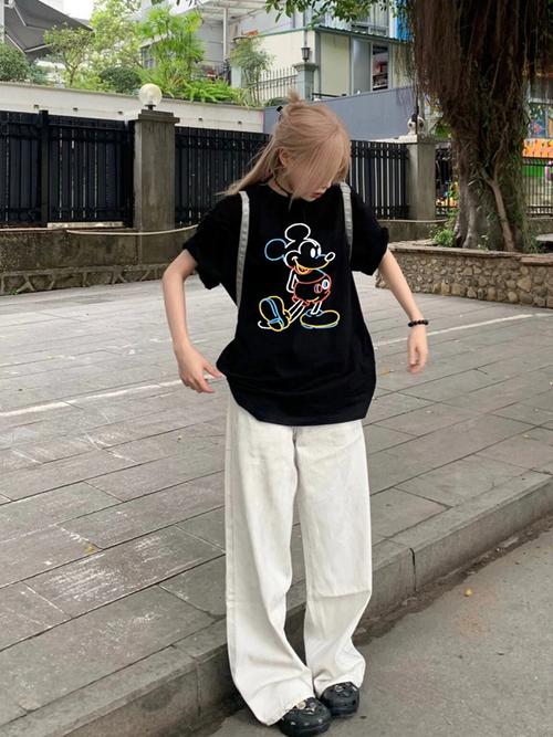女装米奇图案衣服穿着好看吗？-图2
