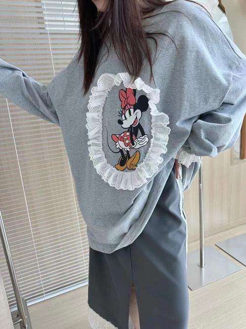 女装米奇图案衣服穿着好看吗？-图3