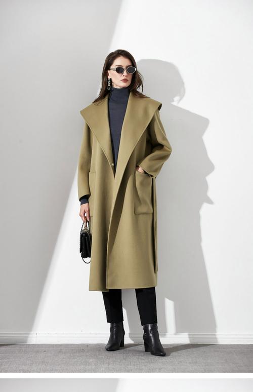 秋冬新款性感外套，如何兼顾温度与风情？-图2