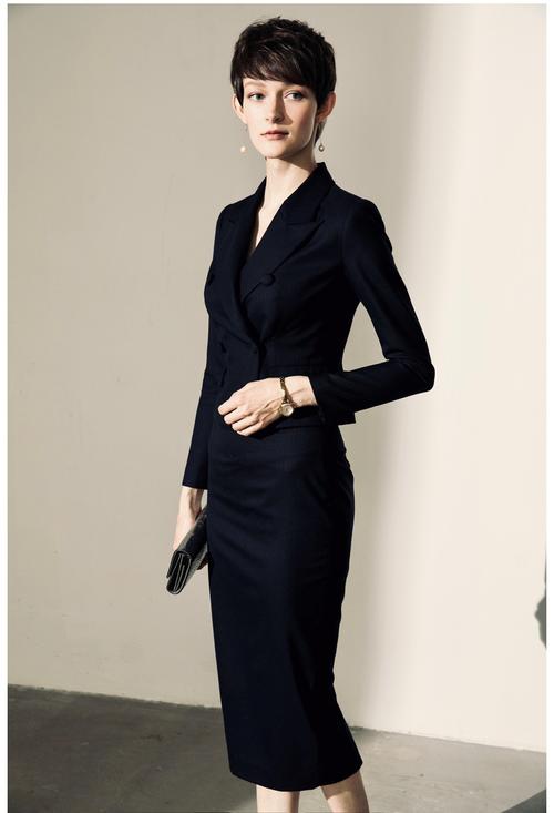 秋季职业套裙选哪款更显气质？-图2