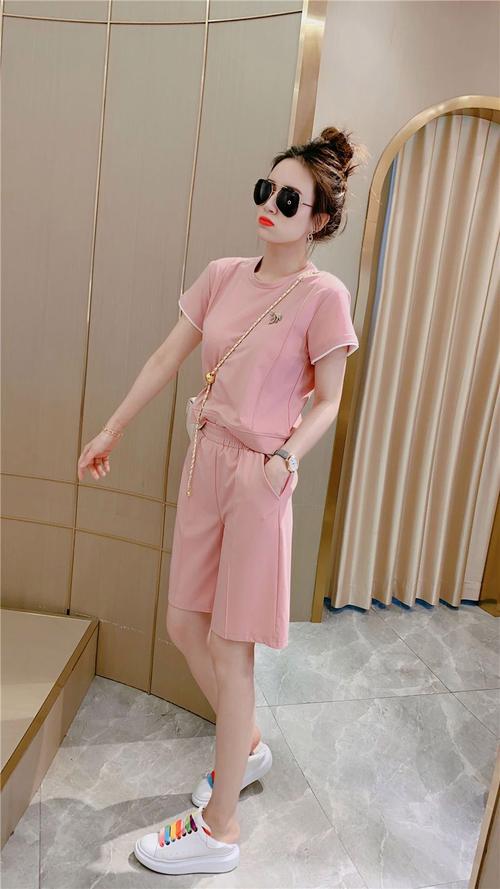 女装短袖品牌套装图片，哪种款式更显瘦？-图1