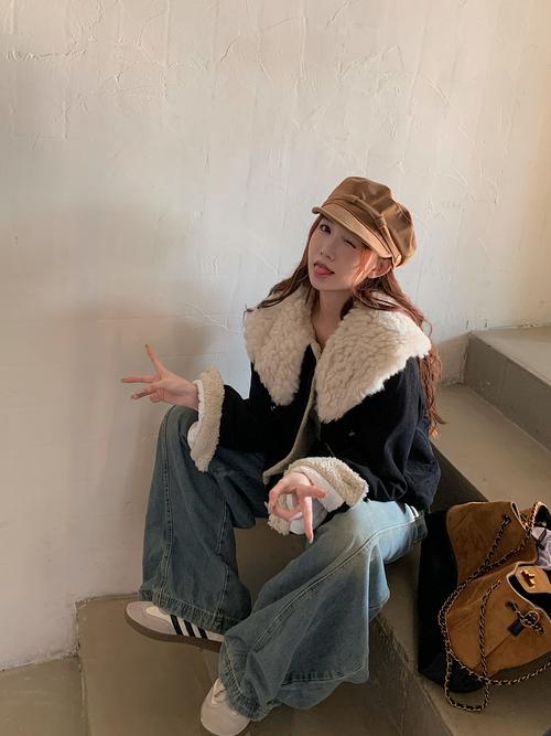 冬季牛仔外套怎么搭才显瘦时髦？-图2