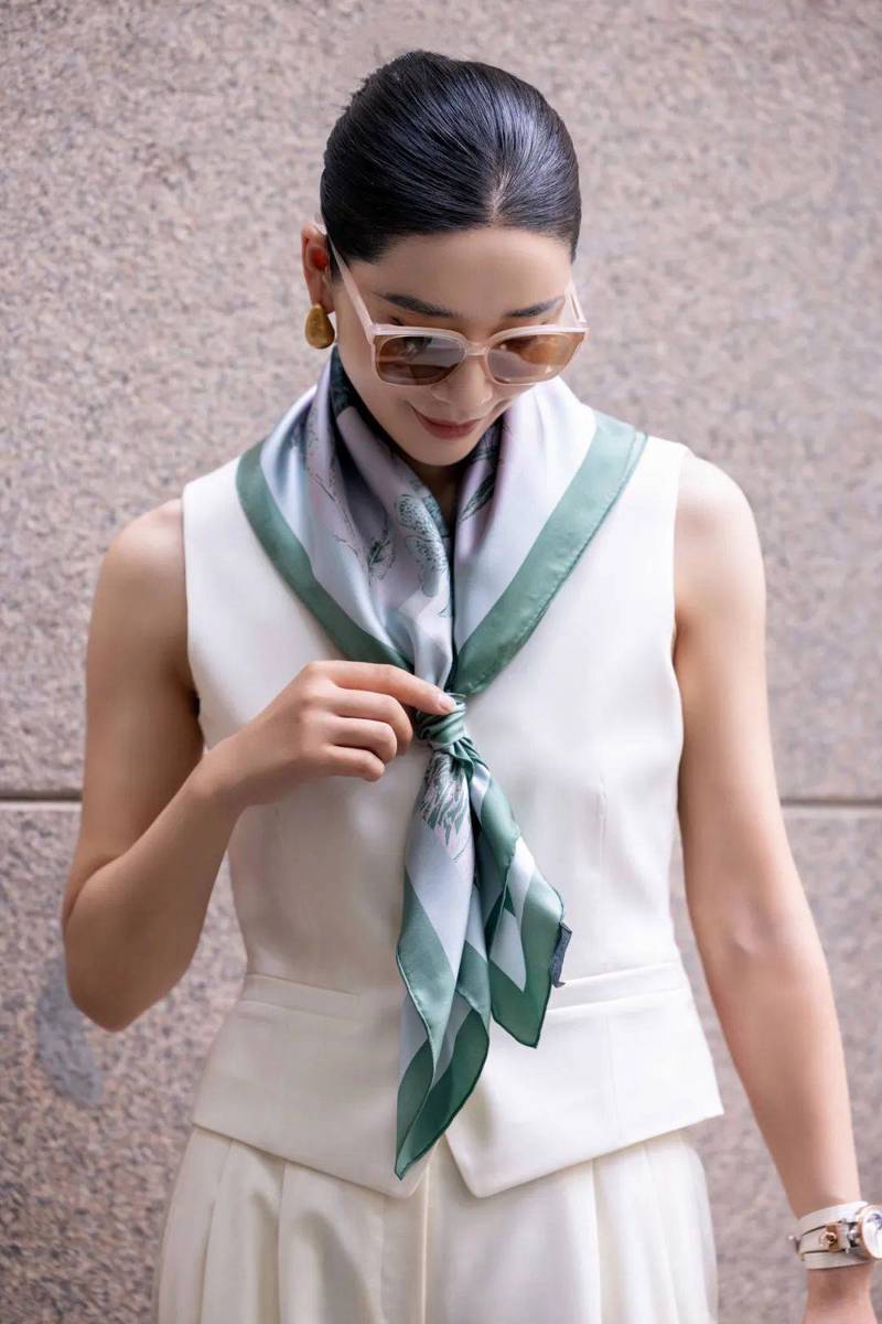 丝巾如何搭配女装更出彩？-图1